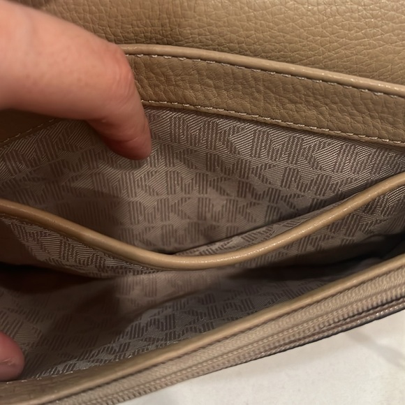 Michael Kors double gusset leather crossbody bag EUC tan color - Picture 10 of 12
